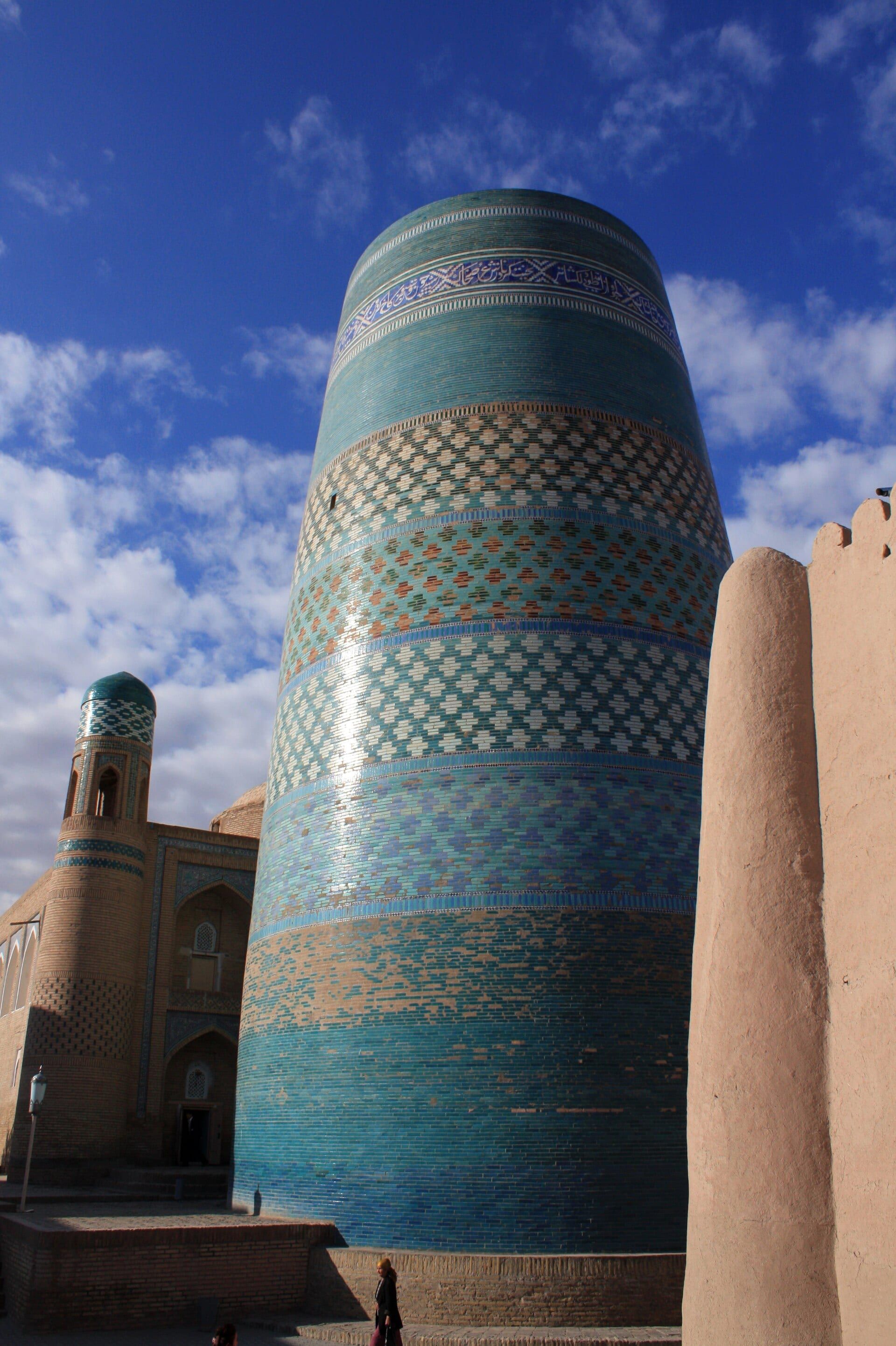 The Kalta Minor in Khiva, a broad minaret sheathed in turquoise tile.